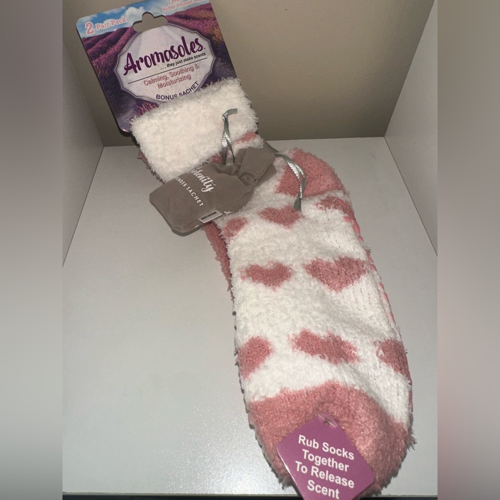 NWT 2-Pack Aromasoles Pink & Cream Socks Non-Skid Pink Hearts New - Sachet